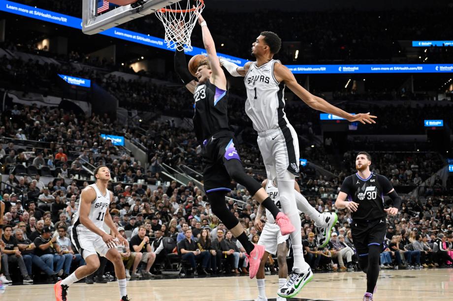 [图]马尔卡宁29分文班亚马32+7 爵士终结马刺八连胜